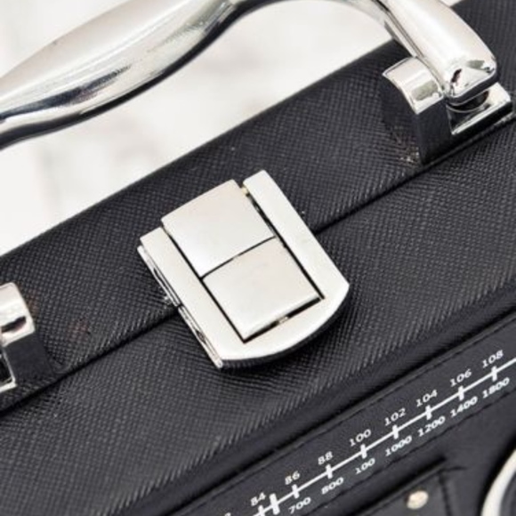 🌸 RADIO PURSE TOTE CLUTCH MUSIC FESTIVAL ROCKER BLACK PURSE HAARD BOX BEAT DJ - Picture 4 of 7